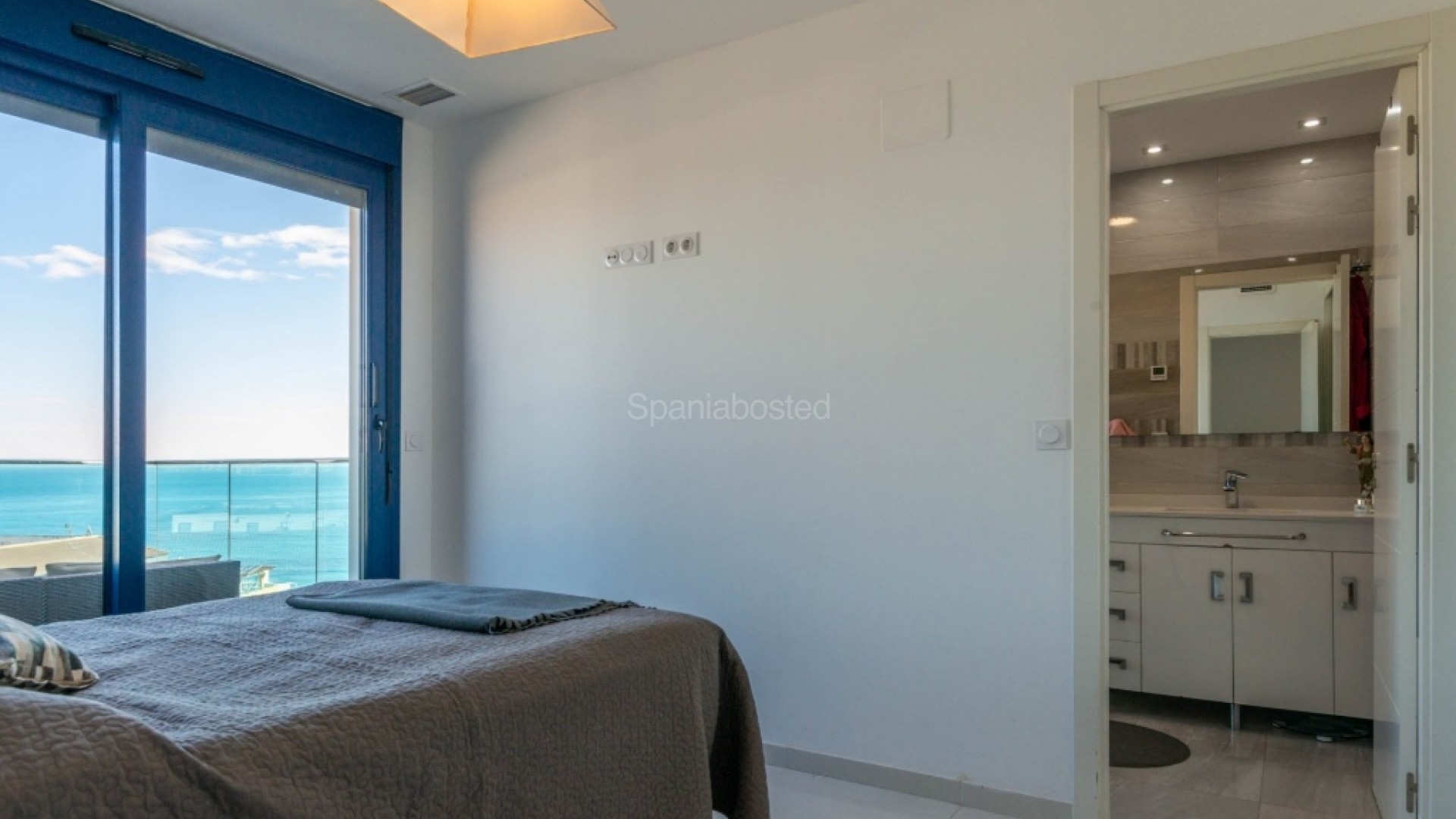 Resale - Apartment -
Punta Prima