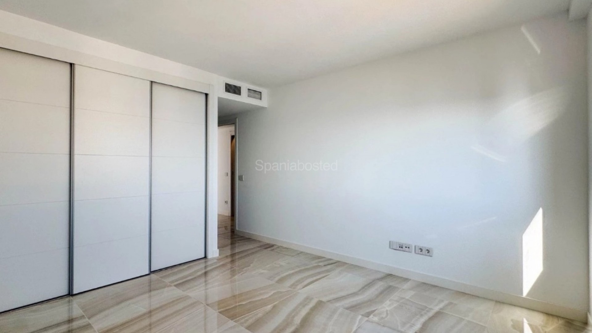 Resale - Apartment -
Punta Prima