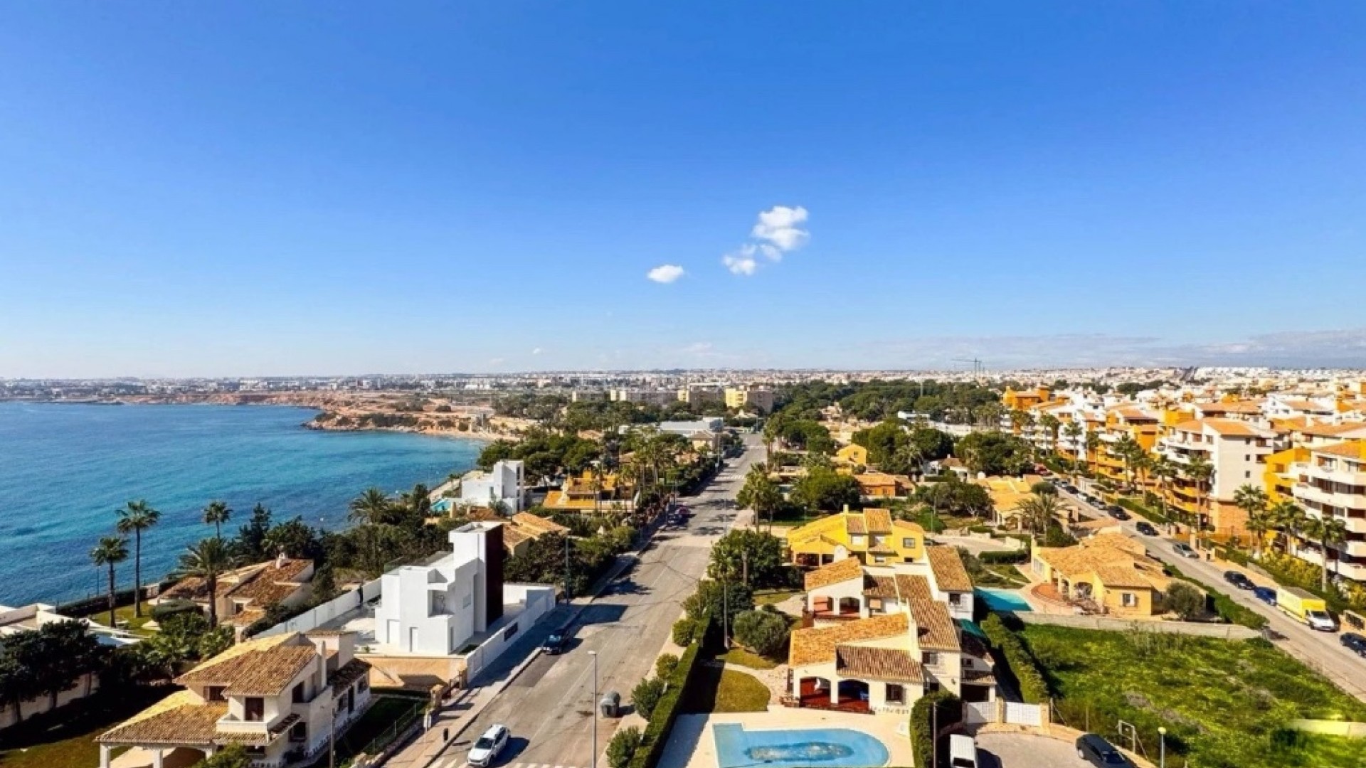 Resale - Apartment -
Punta Prima