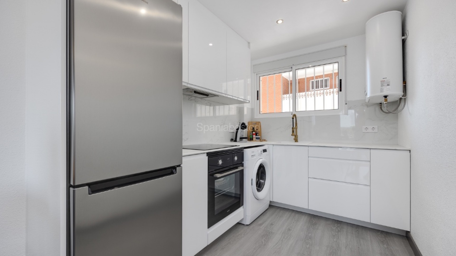 Resale - Apartment -
Punta Prima