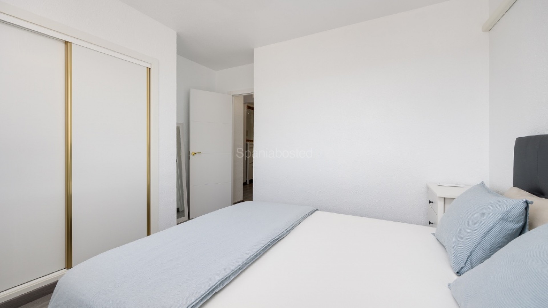 Resale - Apartment -
Punta Prima