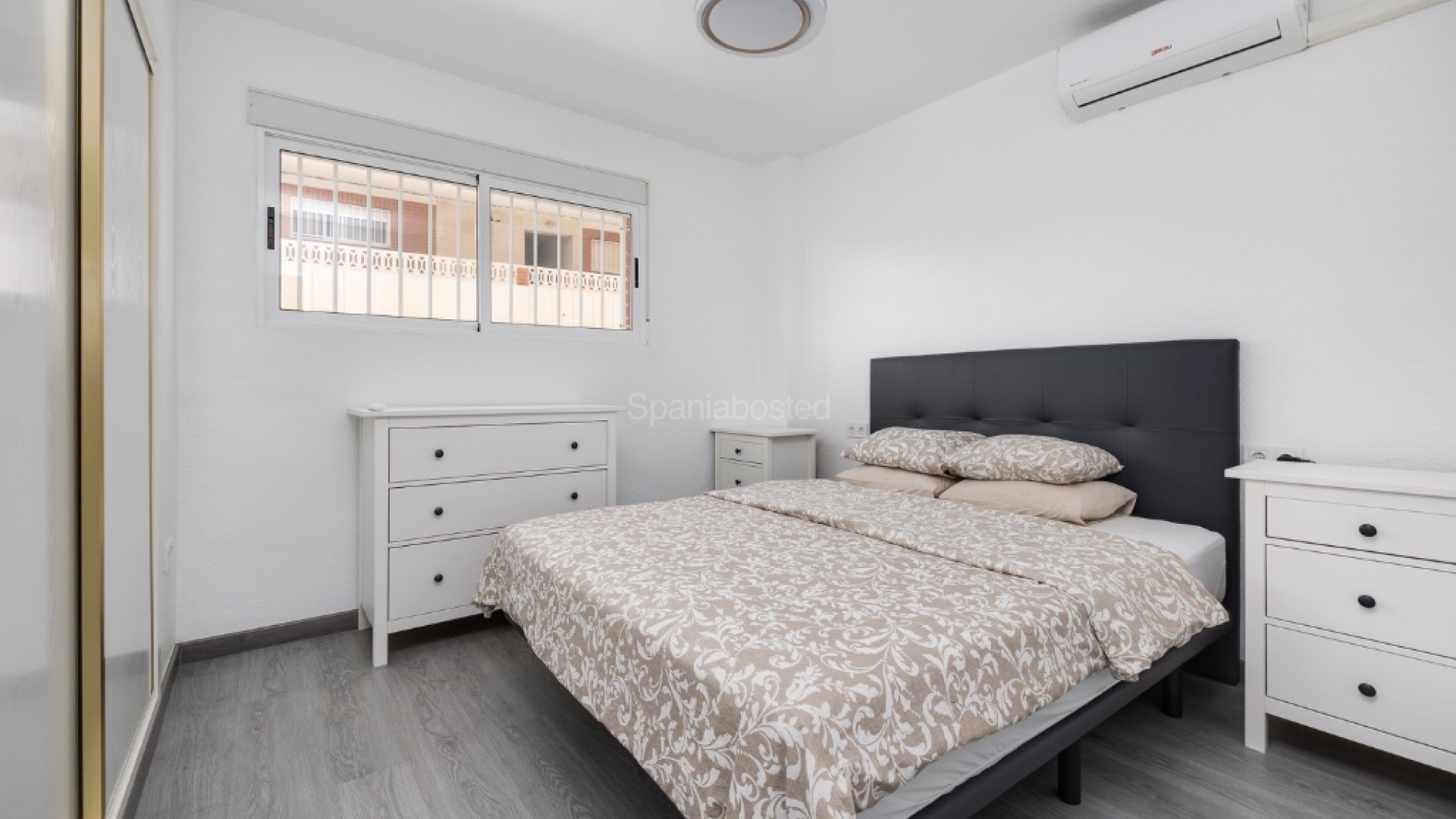 Resale - Apartment -
Punta Prima