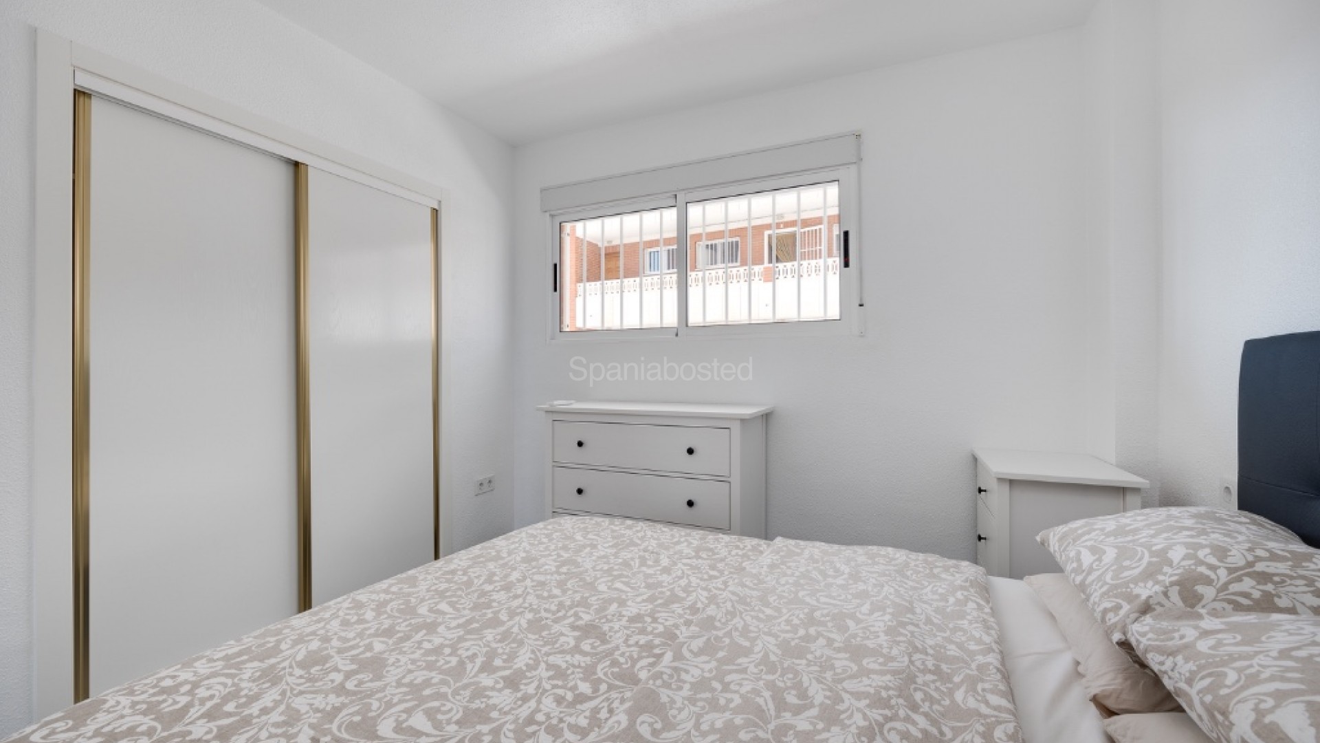 Resale - Apartment -
Punta Prima