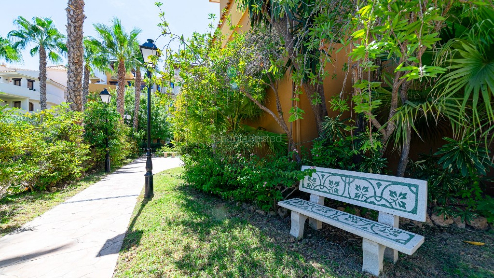 Resale - Apartment -
Punta Prima