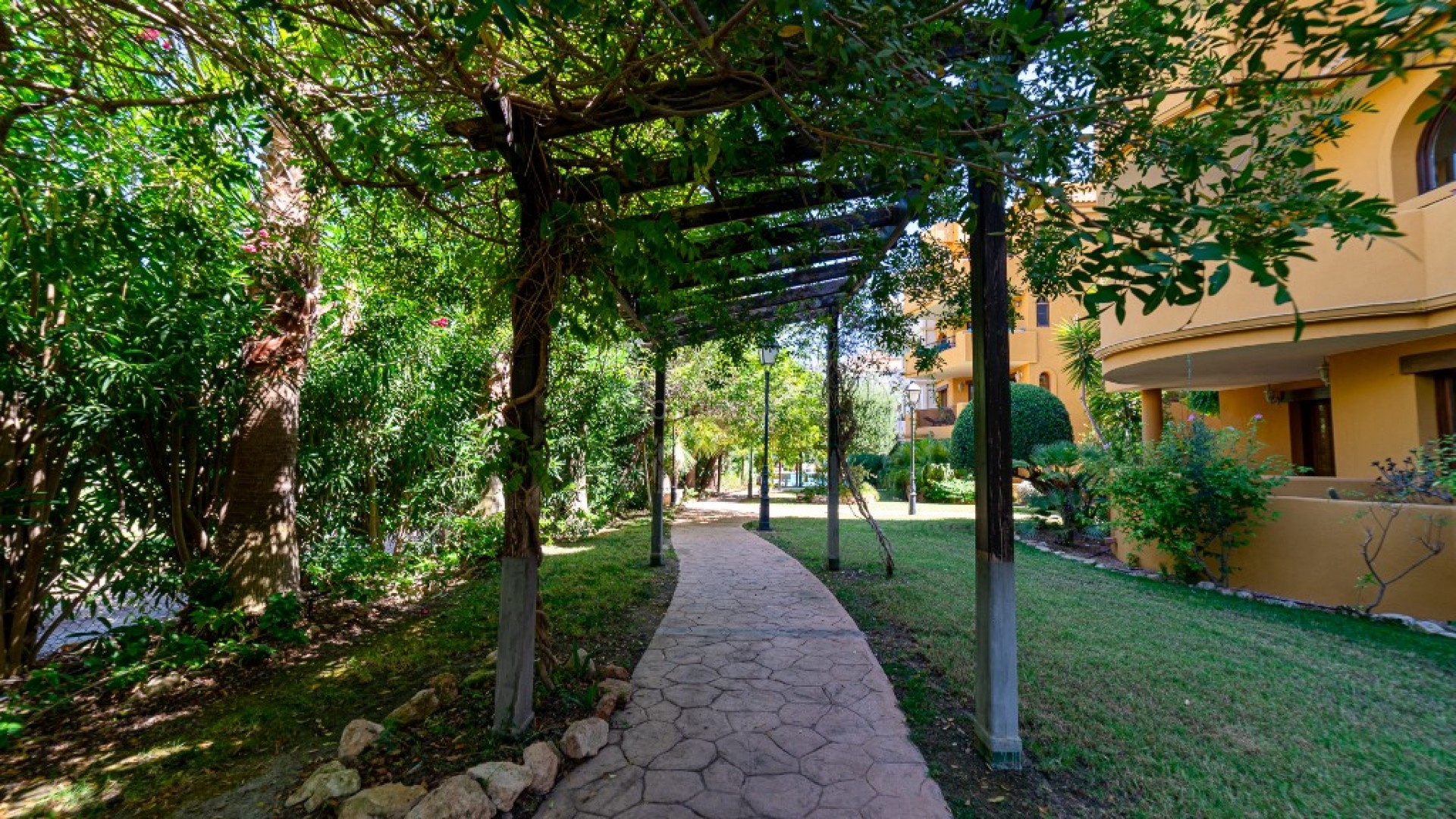 Resale - Apartment -
Punta Prima