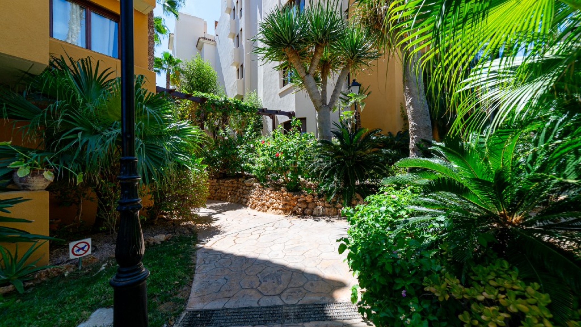 Resale - Apartment -
Punta Prima