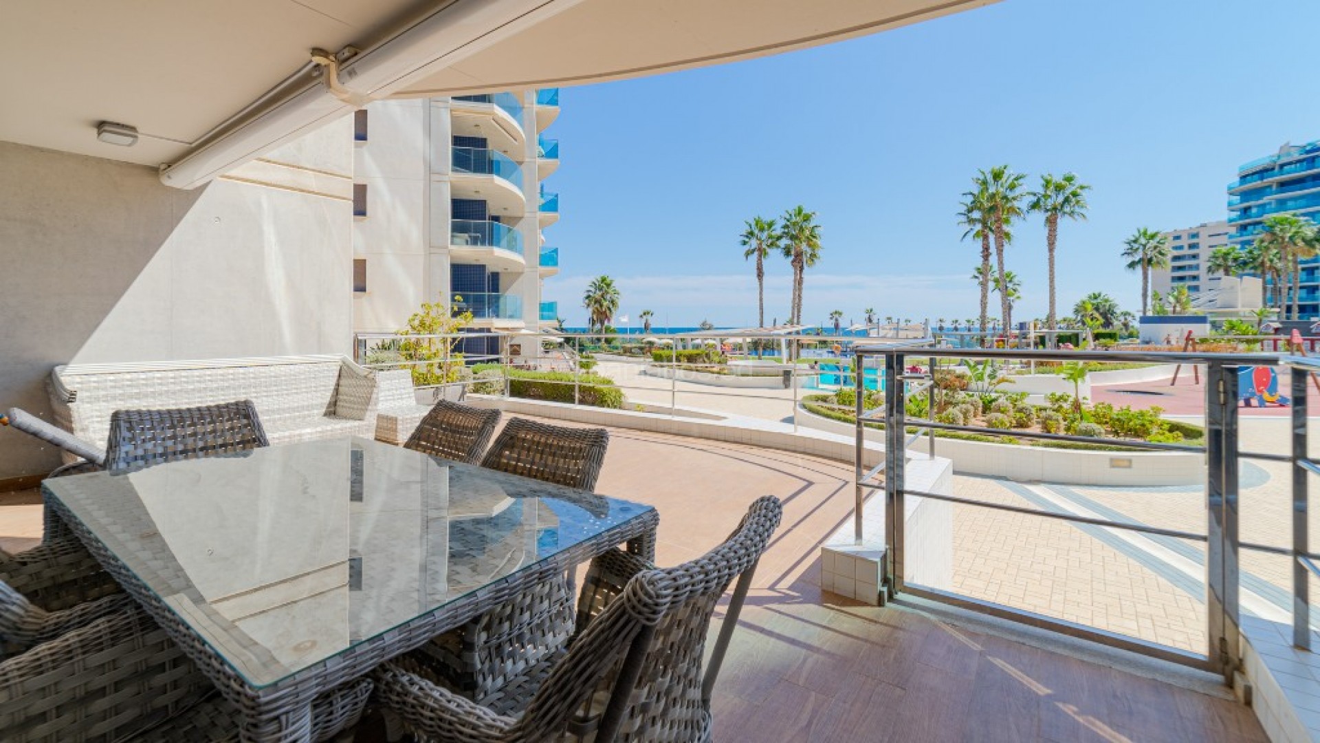 Resale - Apartment -
Punta Prima