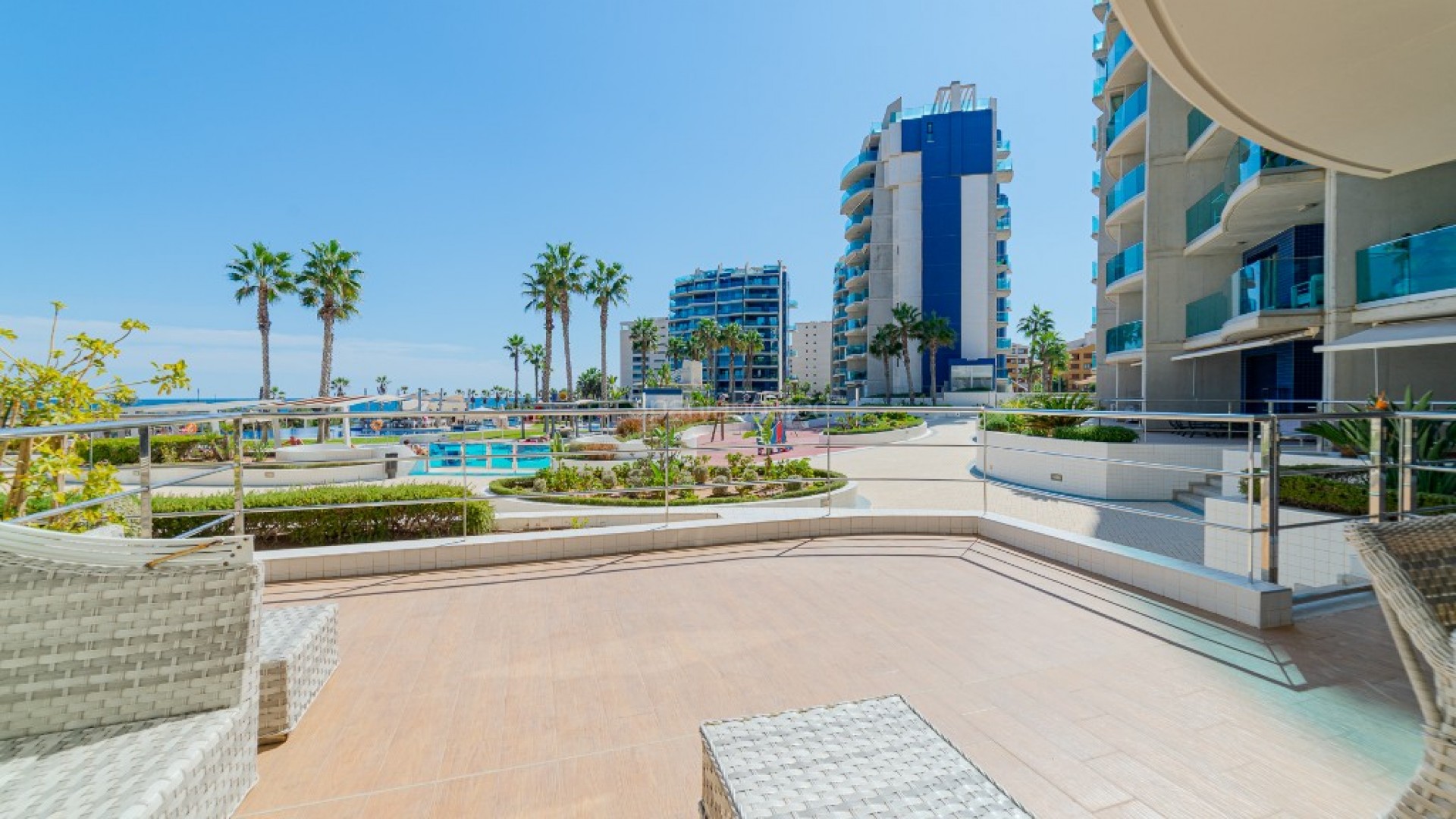 Resale - Apartment -
Punta Prima