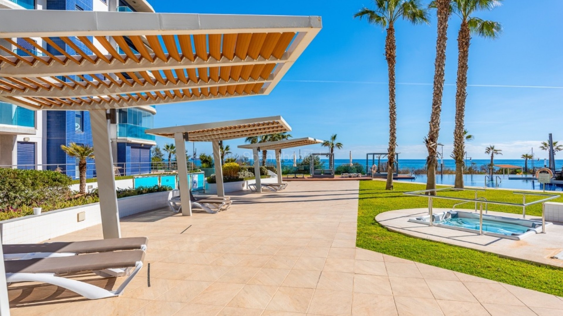 Resale - Apartment -
Punta Prima