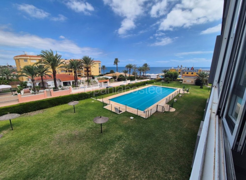 Resale - Apartment -
Punta Prima