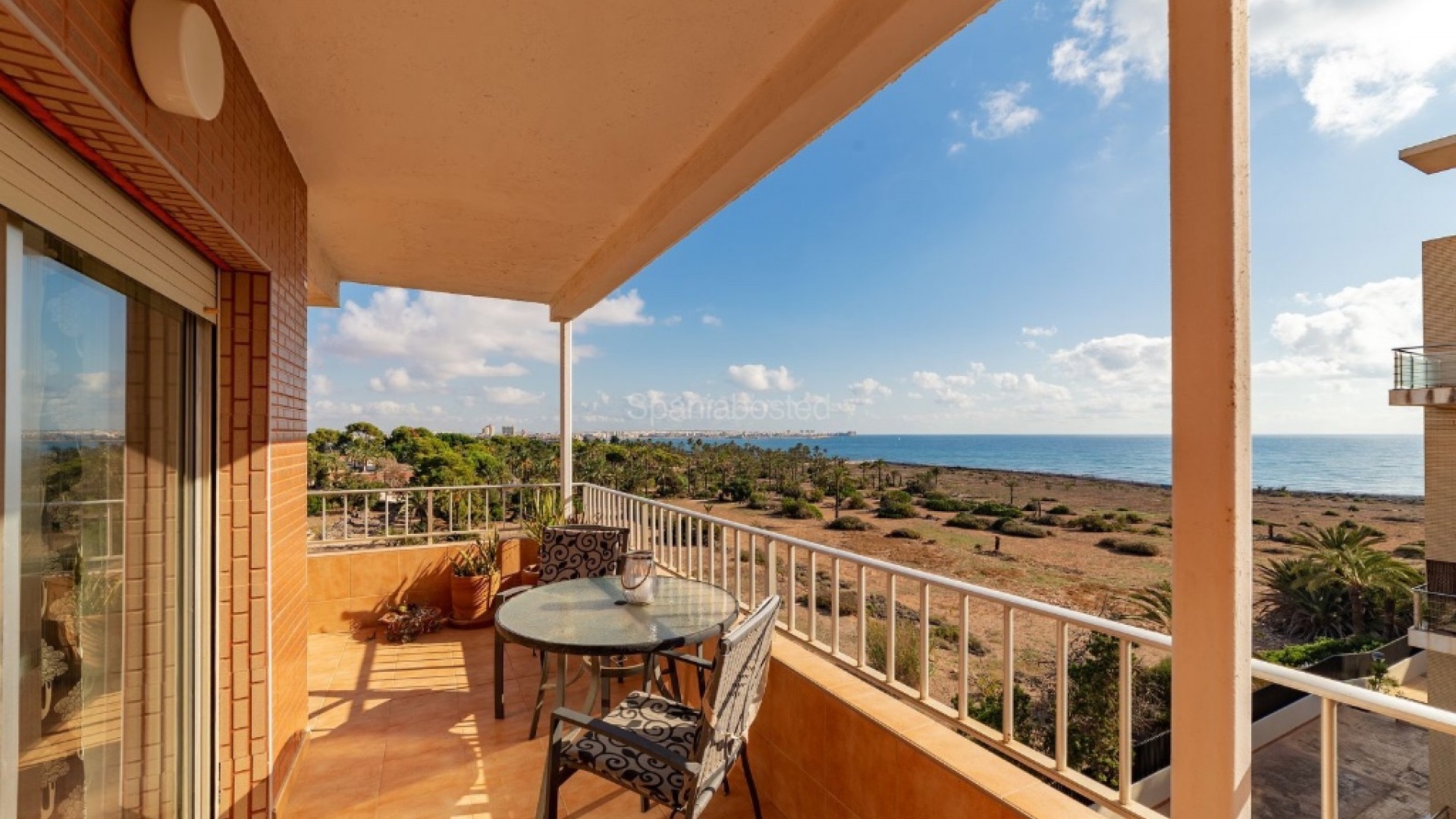 Resale - Apartment -
Punta Prima