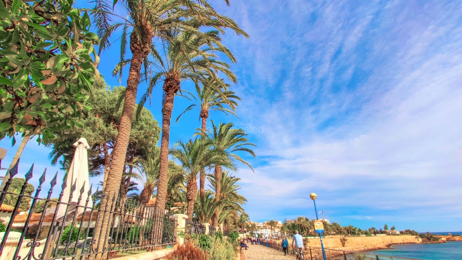 Resale - Apartment -
Punta Prima