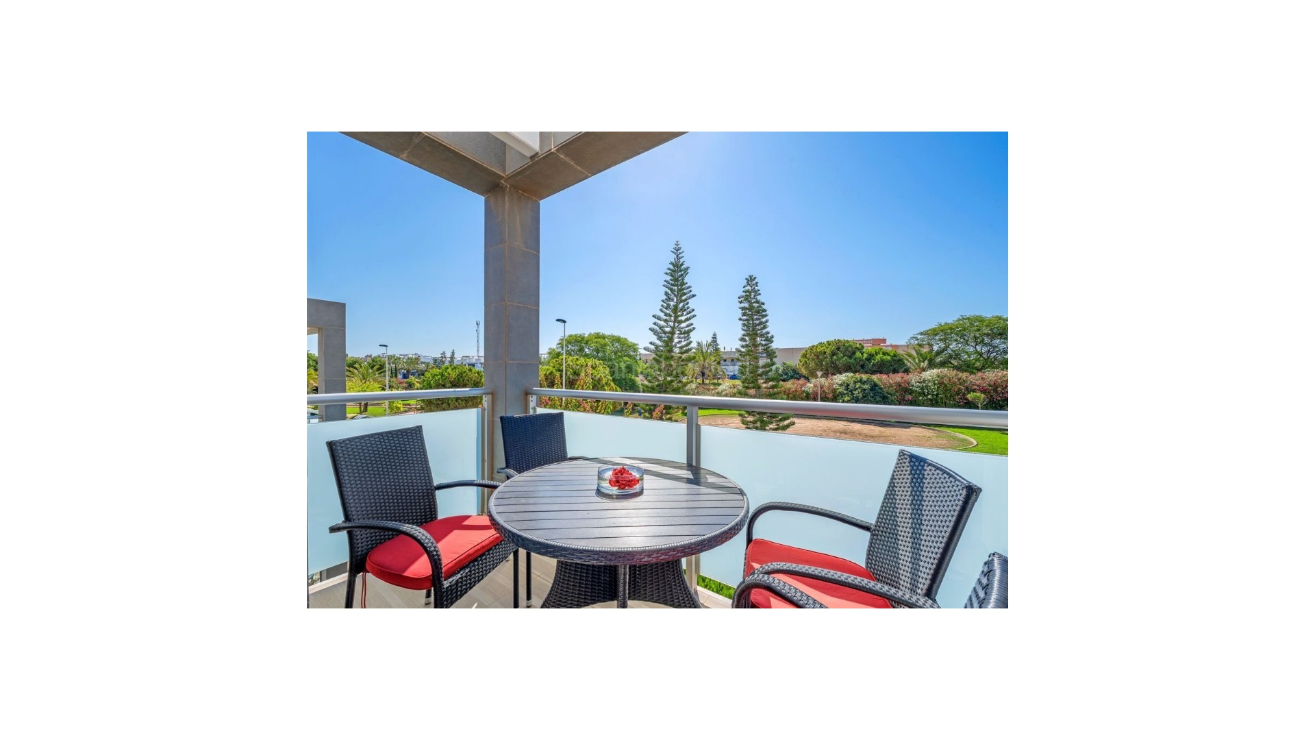 Resale - Apartment -
Punta Prima