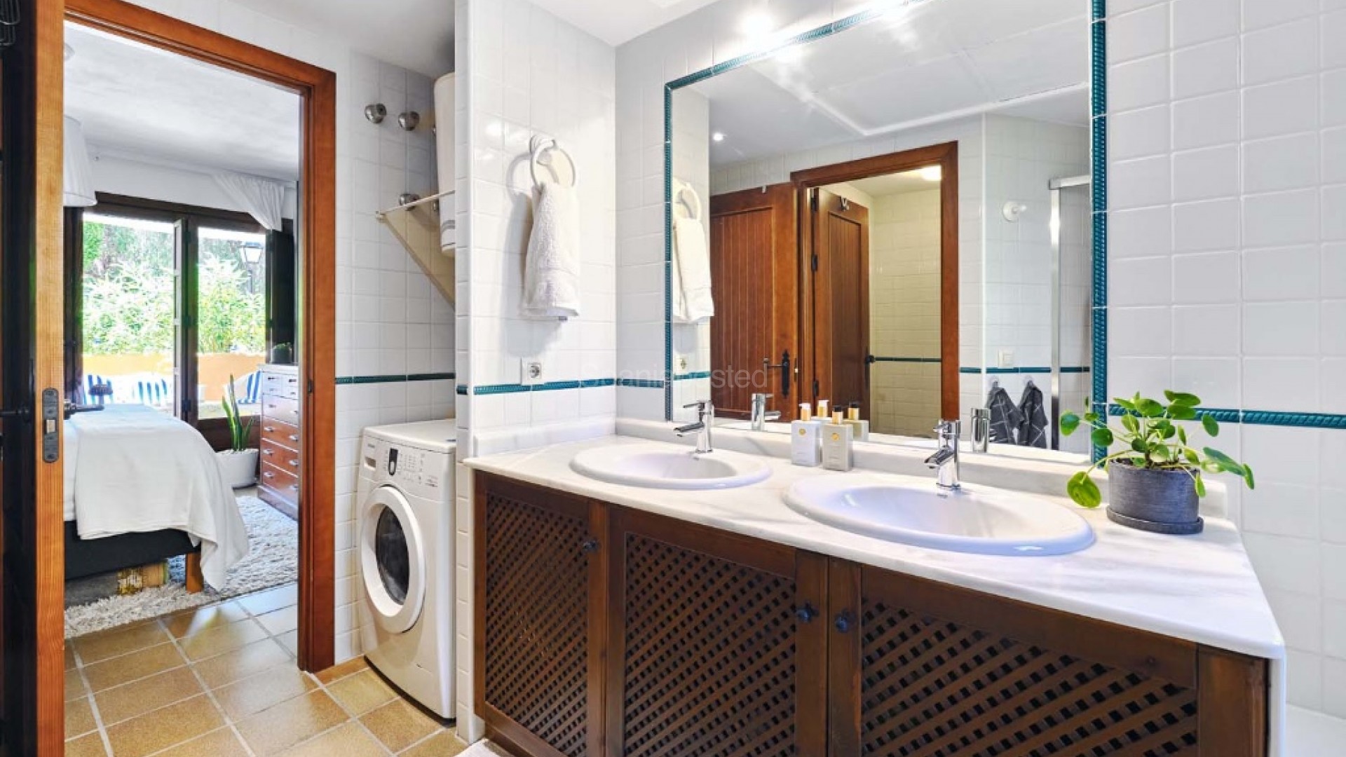 Resale - Apartment -
Punta Prima