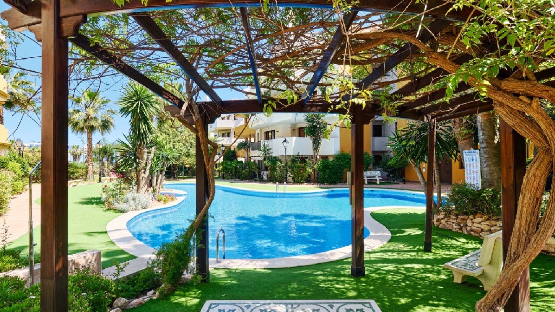 Resale - Apartment -
Punta Prima