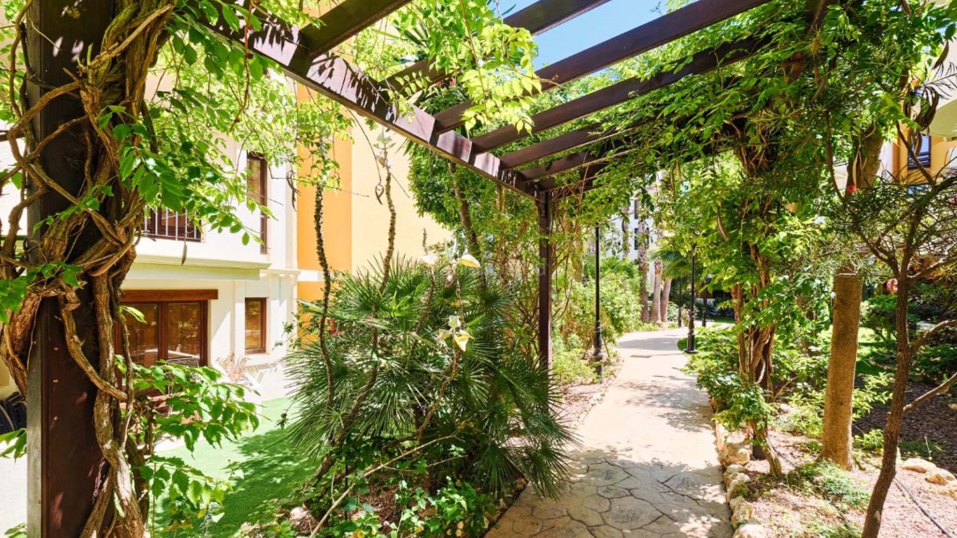 Resale - Apartment -
Punta Prima