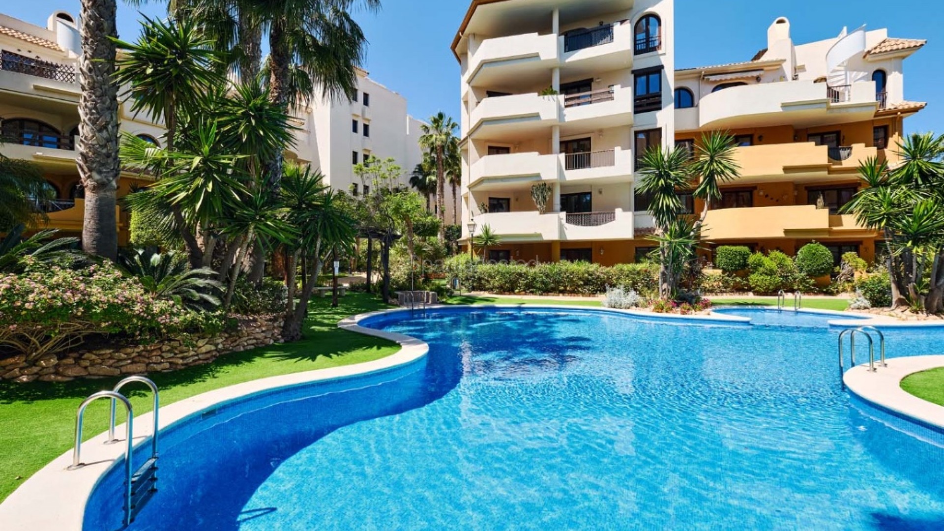 Resale - Apartment -
Punta Prima