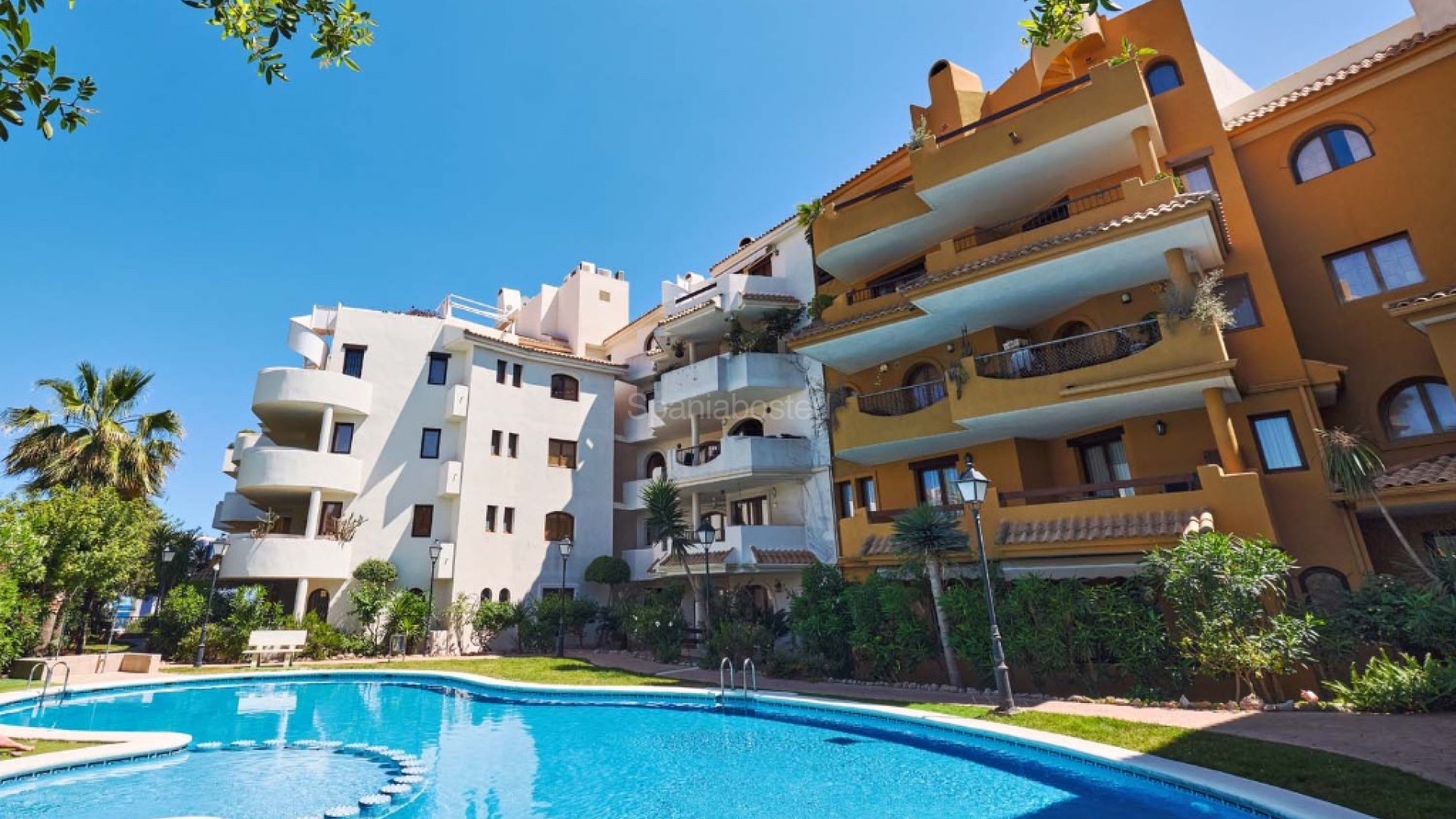 Resale - Apartment -
Punta Prima