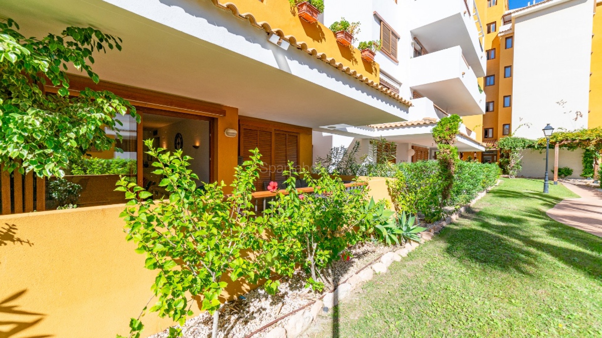 Resale - Apartment -
Punta Prima