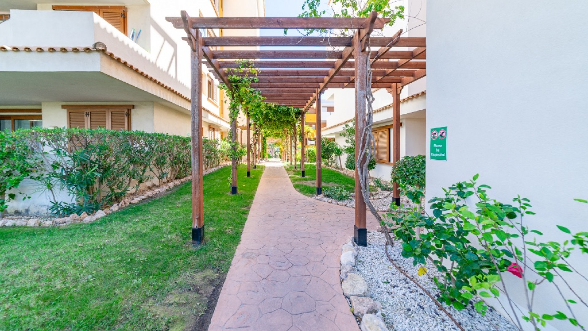 Resale - Apartment -
Punta Prima