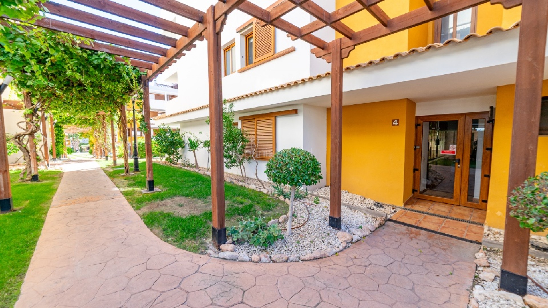 Resale - Apartment -
Punta Prima