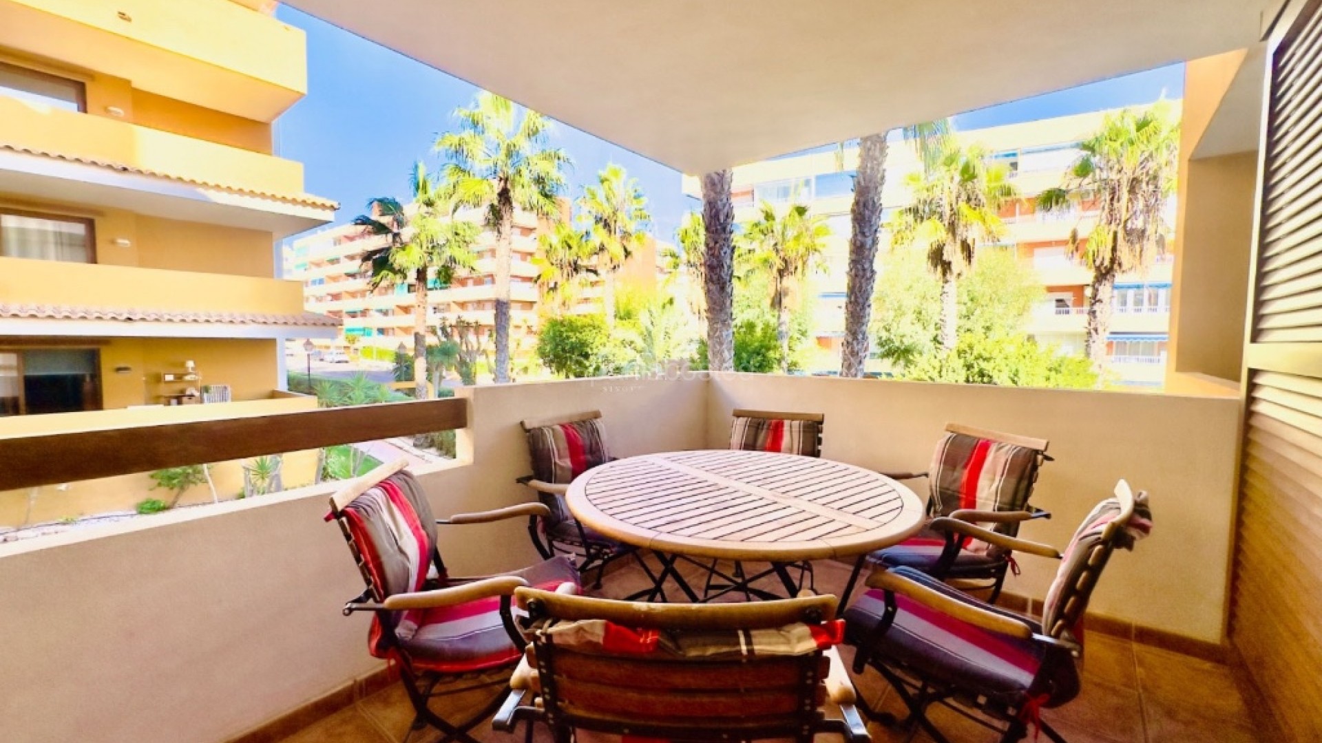 Resale - Apartment -
Punta Prima