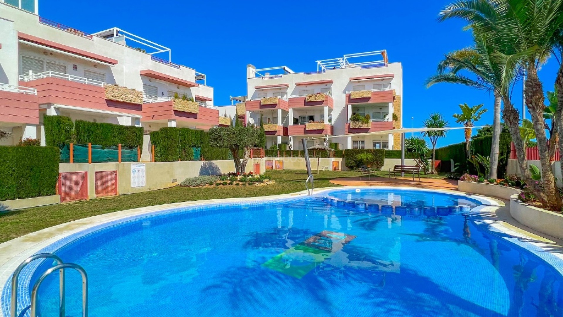 Resale - Apartment -
Punta Prima