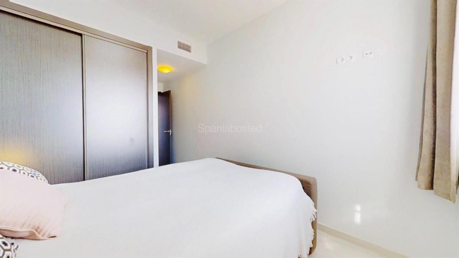 Resale - Apartment -
Punta Prima