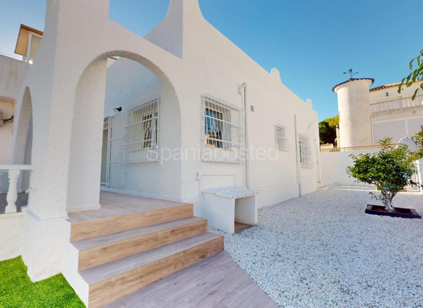Resale - Apartment -
San Miguel de Salinas - BLUE LAGOON