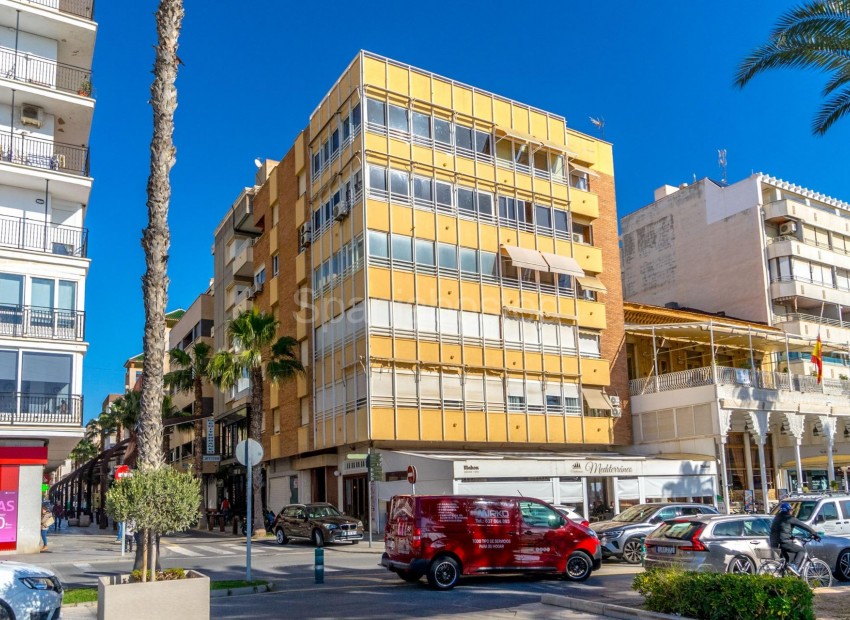Resale - Apartment -
Torrevieja - Centro - Muelle Pesquero