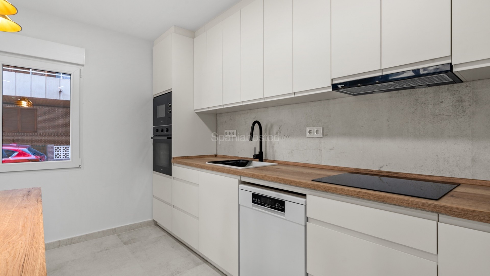 Resale - Apartment -
Torrevieja - Playa del Acequión