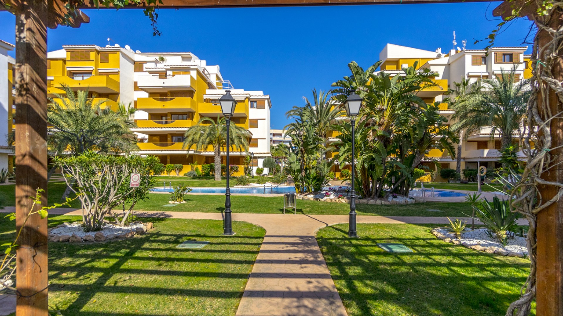 Resale - Apartment -
Torrevieja - Punta Prima