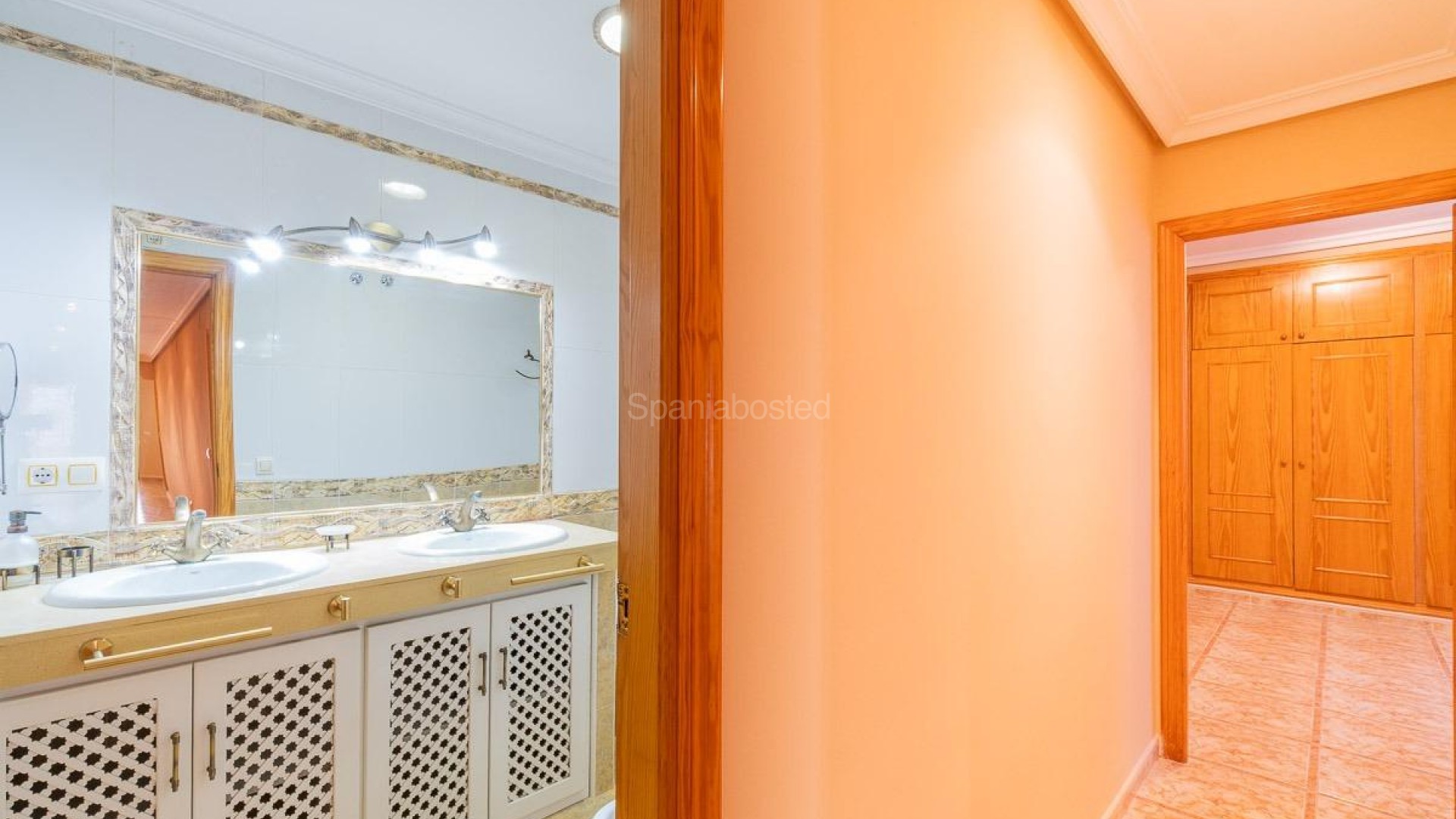 Resale - Apartment -
Torrevieja