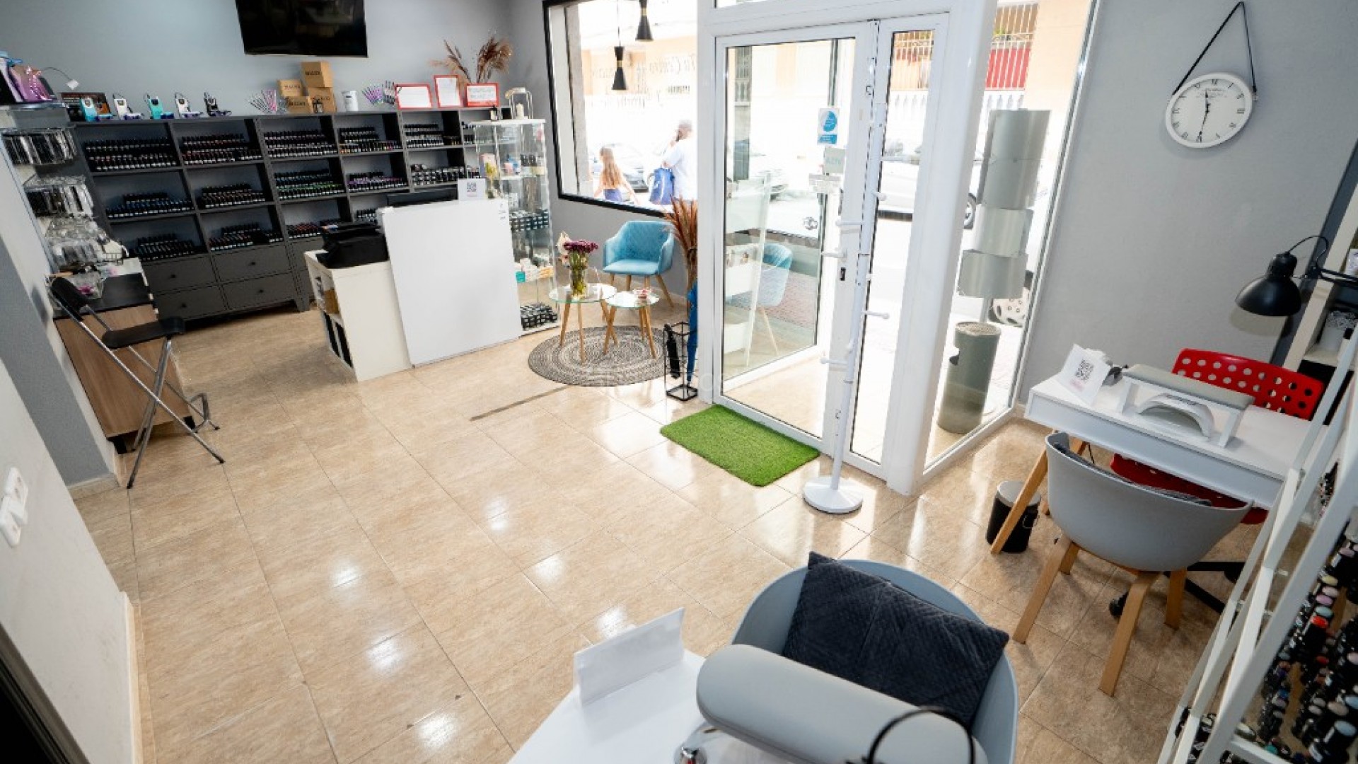Resale - Commercial -
Torrevieja