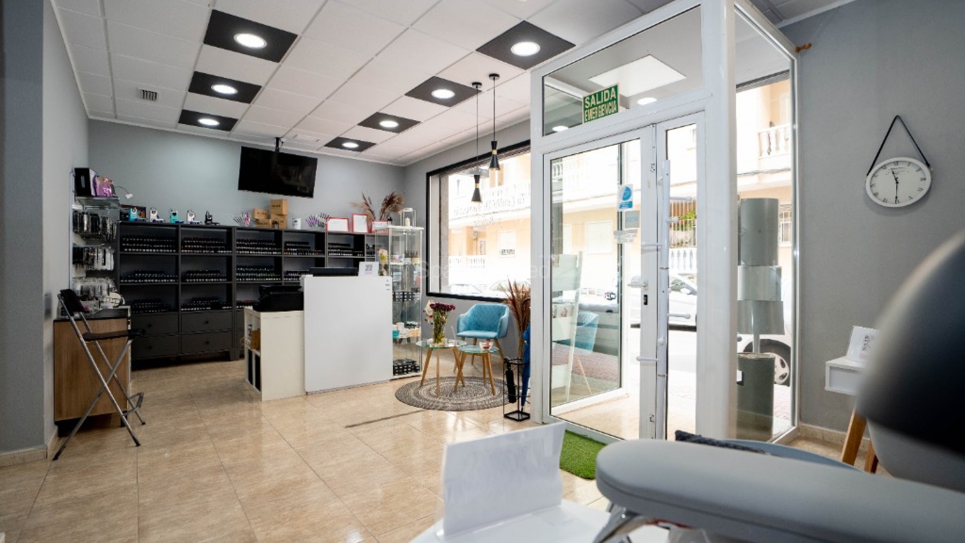 Resale - Commercial -
Torrevieja