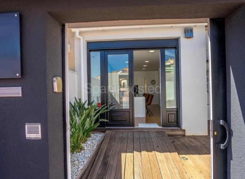 Resale - Commercial -
Torrevieja