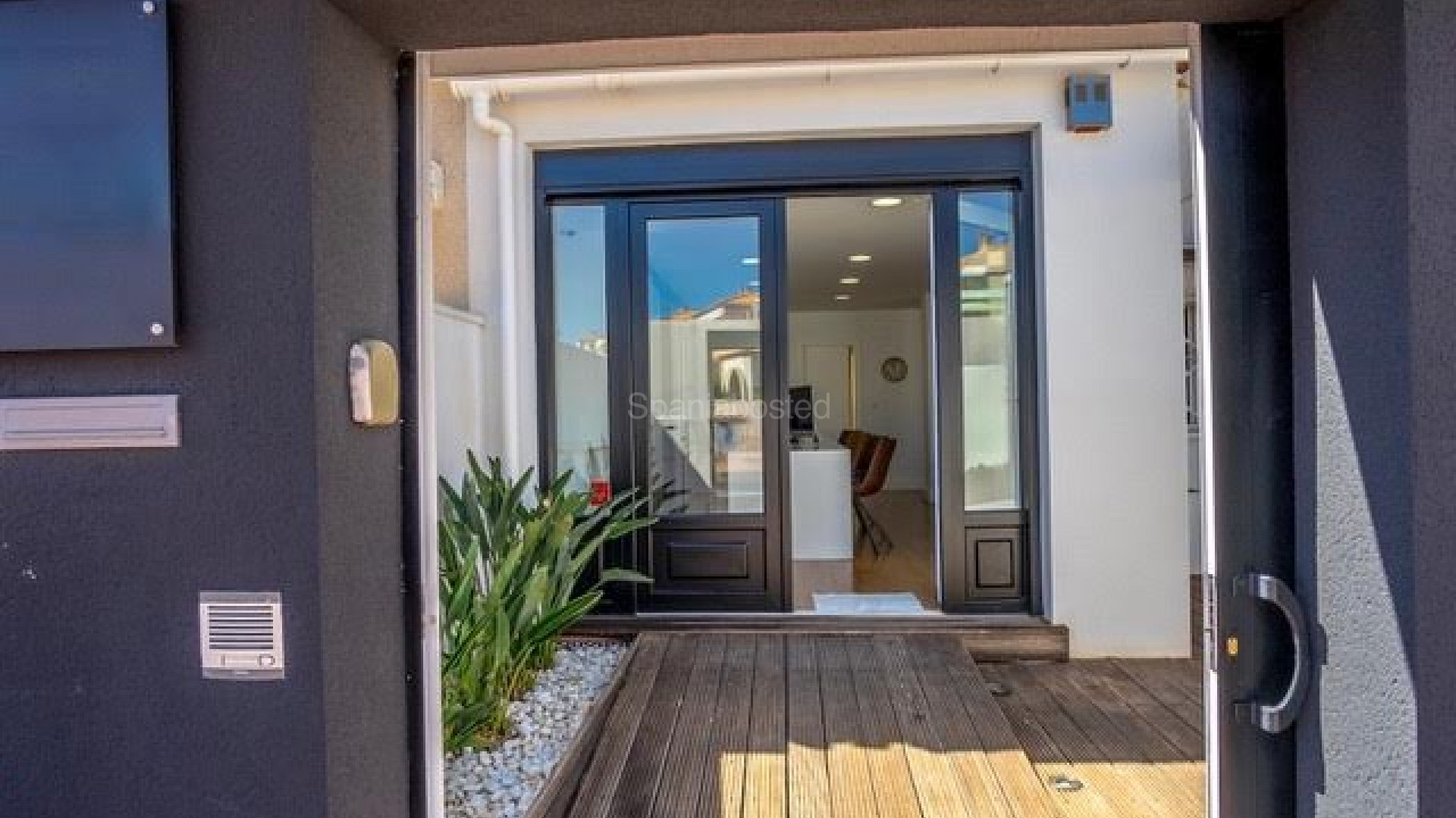 Resale - Commercial -
Torrevieja