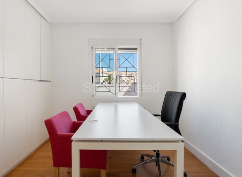 Resale - Commercial -
Torrevieja