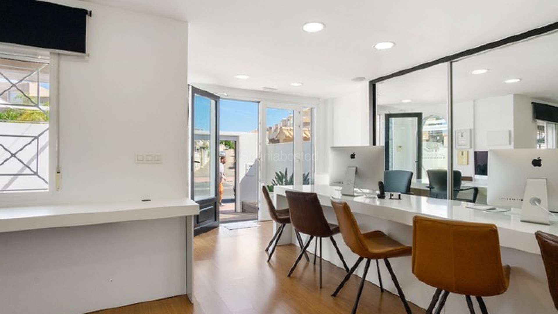 Resale - Commercial -
Torrevieja