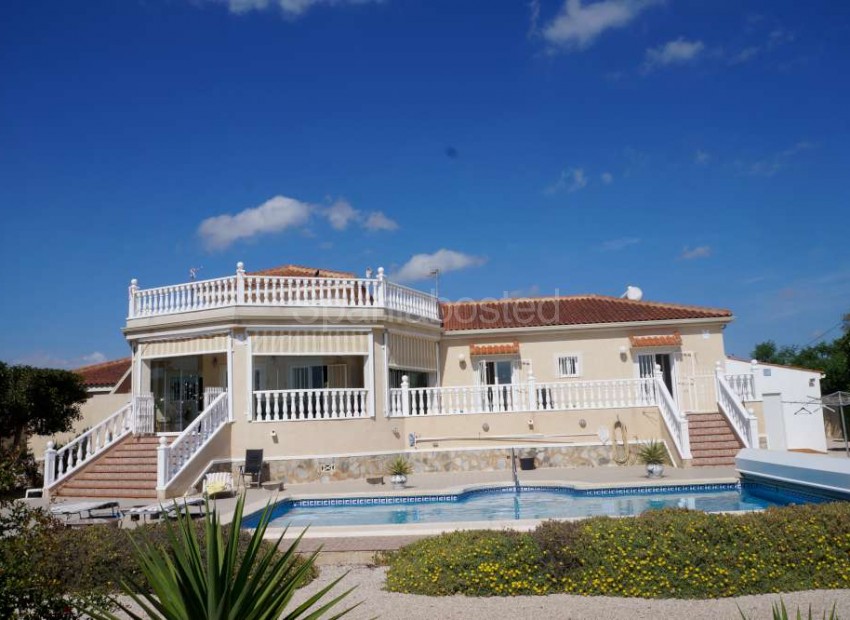 Resale - Finca Country Property -
Catral