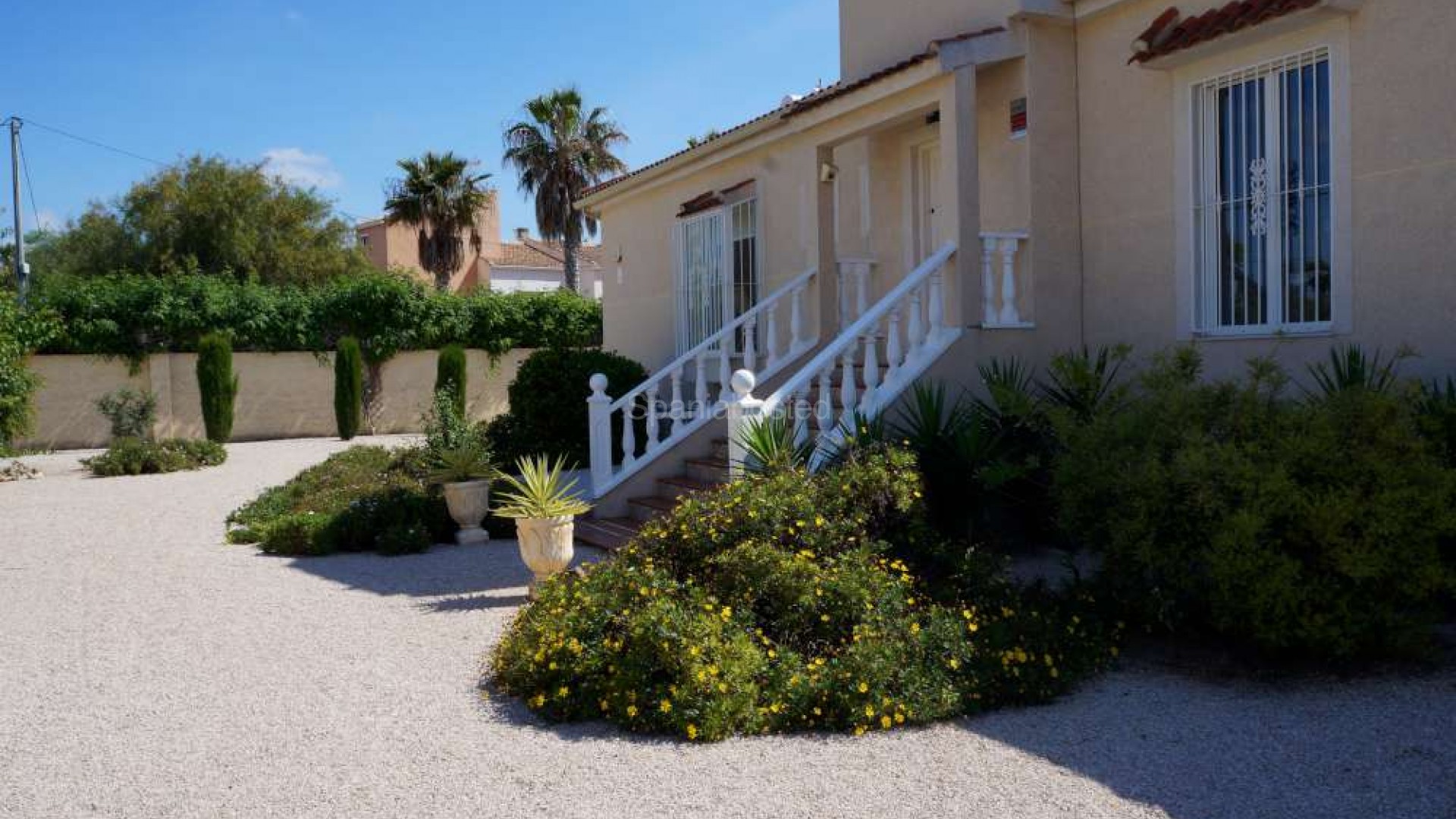 Resale - Finca Country Property -
Catral