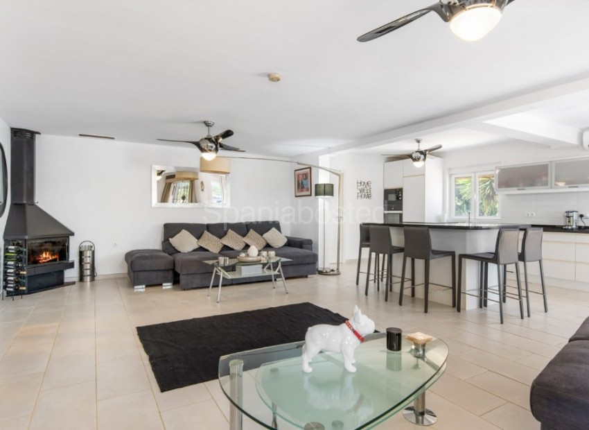 Resale - Finca Country Property -
Catral