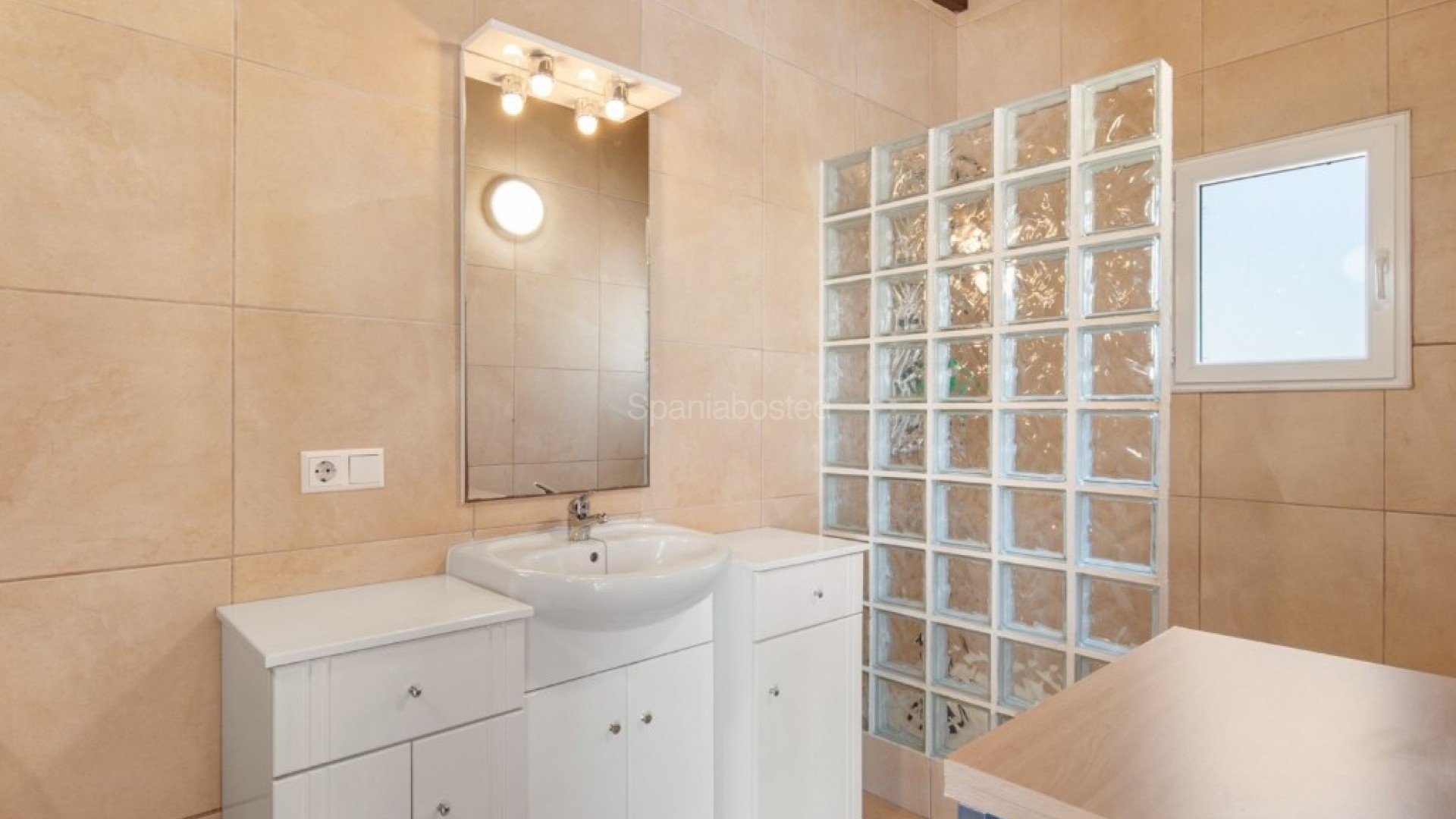 Resale - Finca Country Property -
Catral