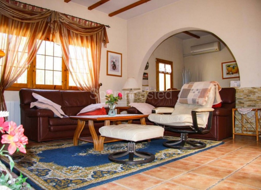 Resale - Finca Country Property -
Daya Vieja