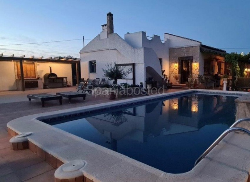 Resale - Finca Country Property -
Los Montesinos