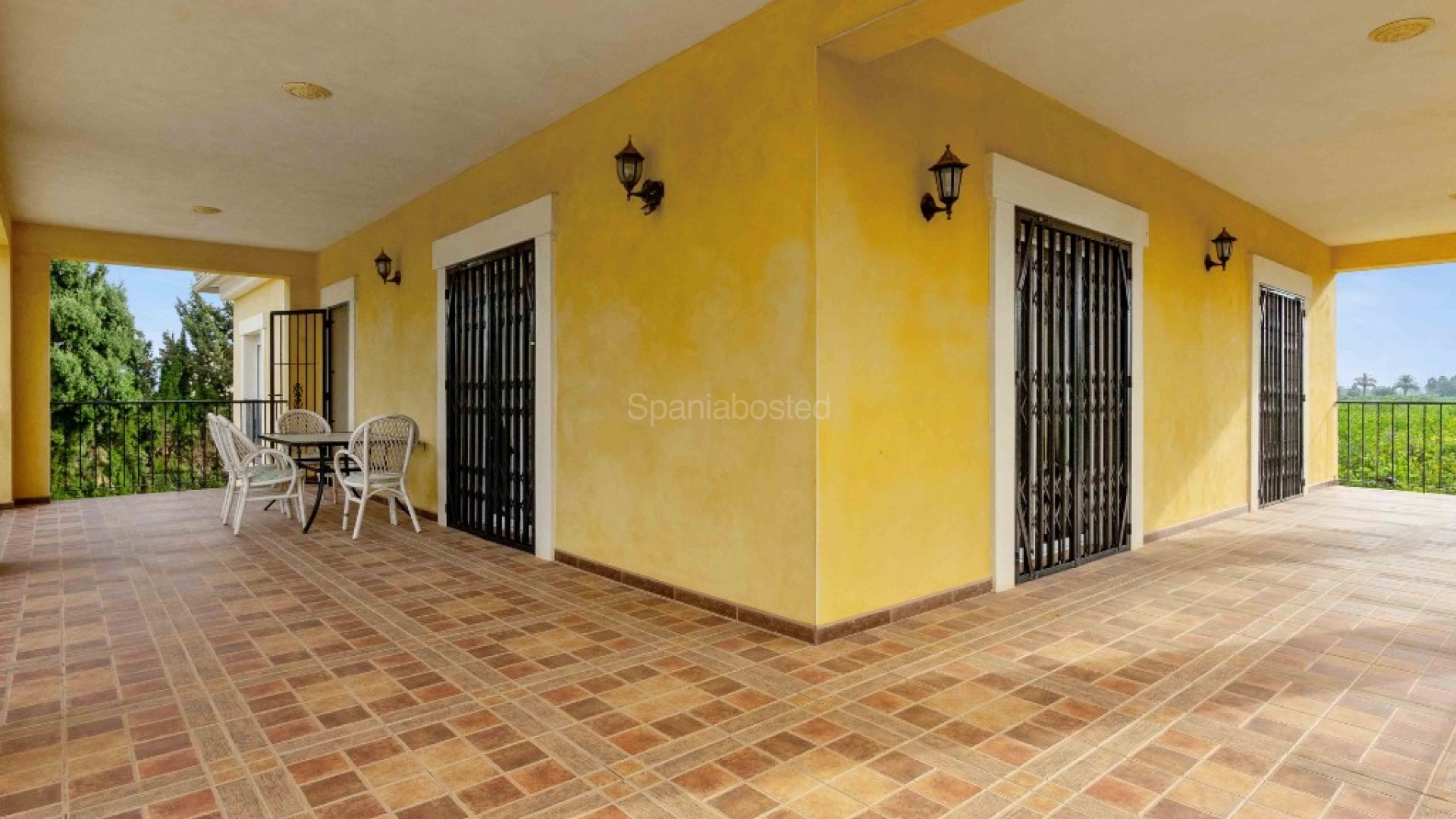 Resale - Finca Country Property -
Orihuela