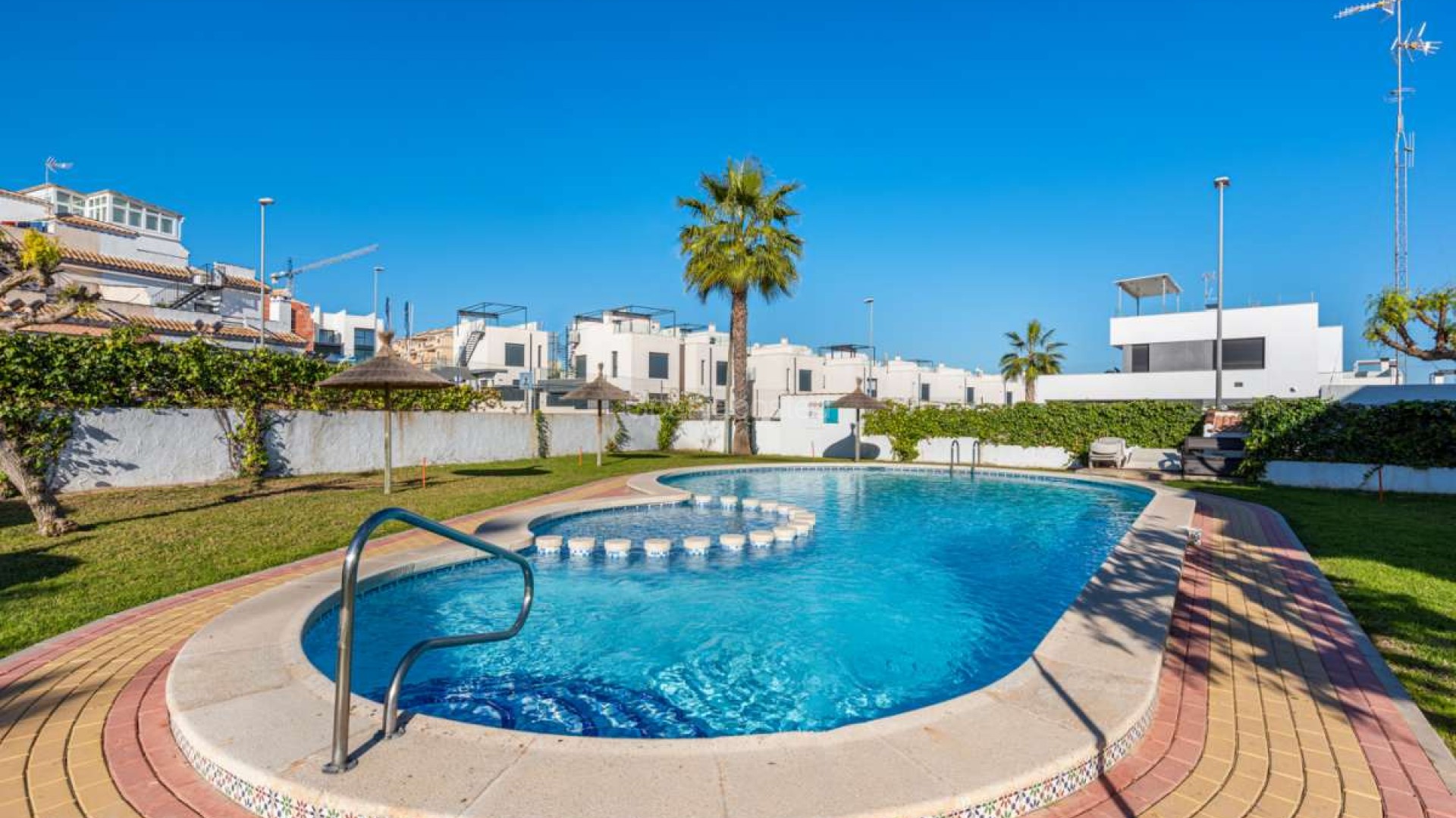 Resale - House -
Villamartín - Villamartin