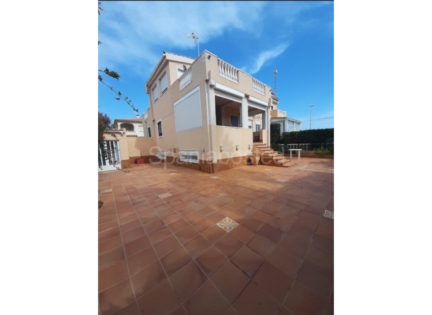 Resale - Townhouse -
La Mata