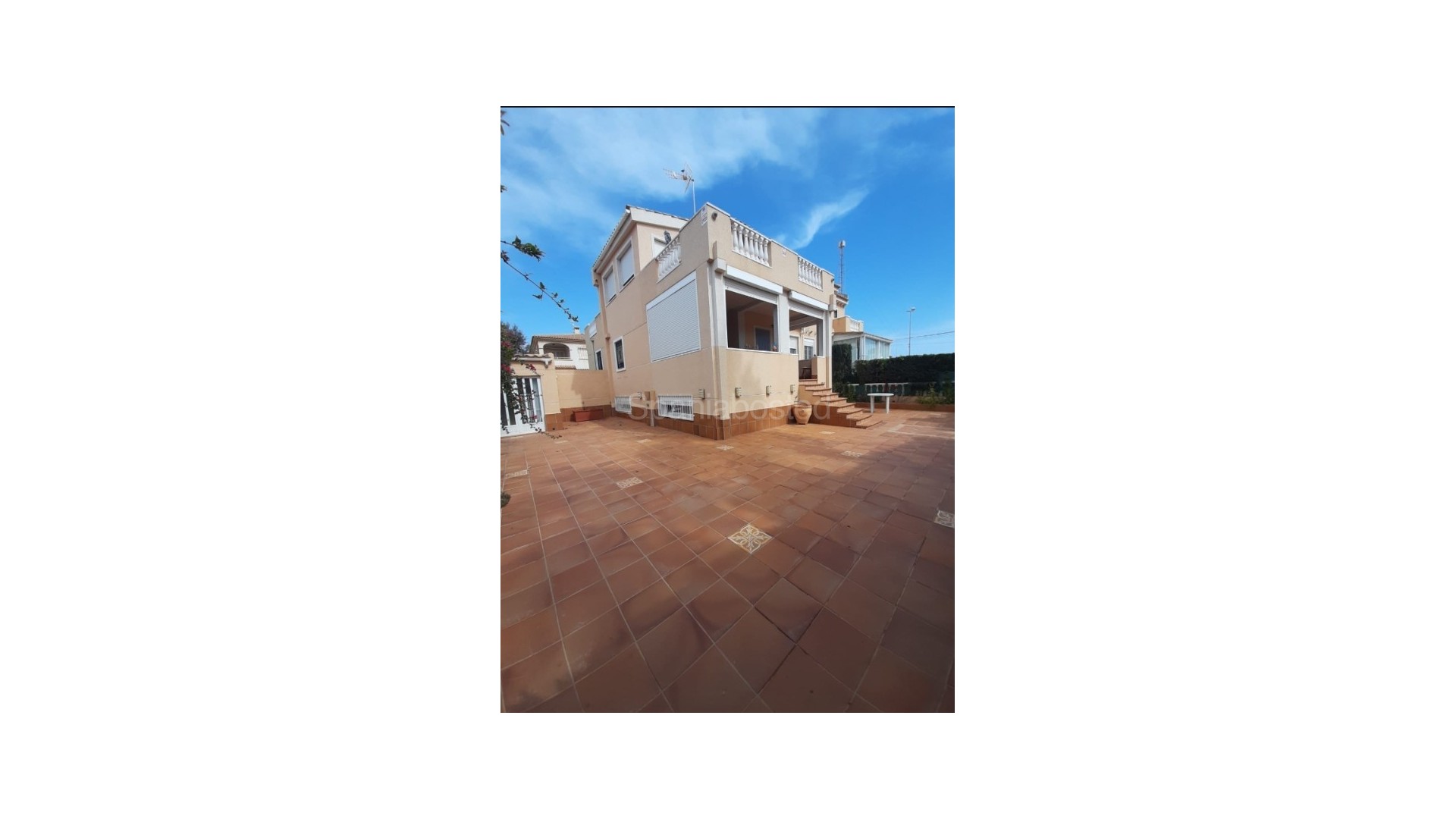 Resale - Townhouse -
La Mata