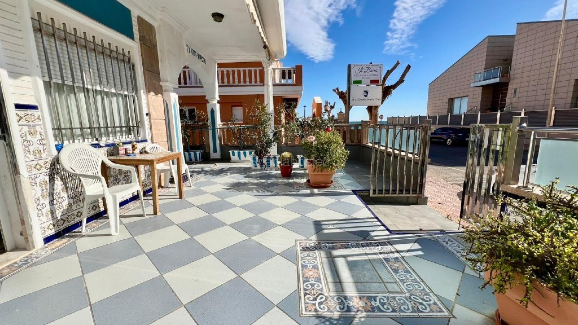 Resale - Townhouse -
La Mata